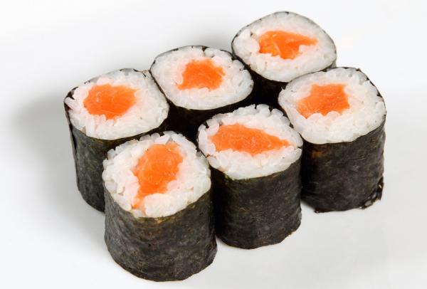 Сяки ролл (рис, лосось)